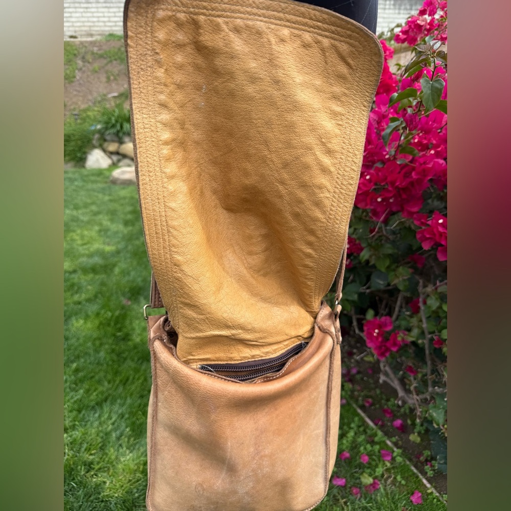 Bed Stu Cobbler Series Genuine Leather Bag with Brass Studded American Flag - Picture 5 of 13